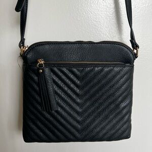 Black crossbody bag !!